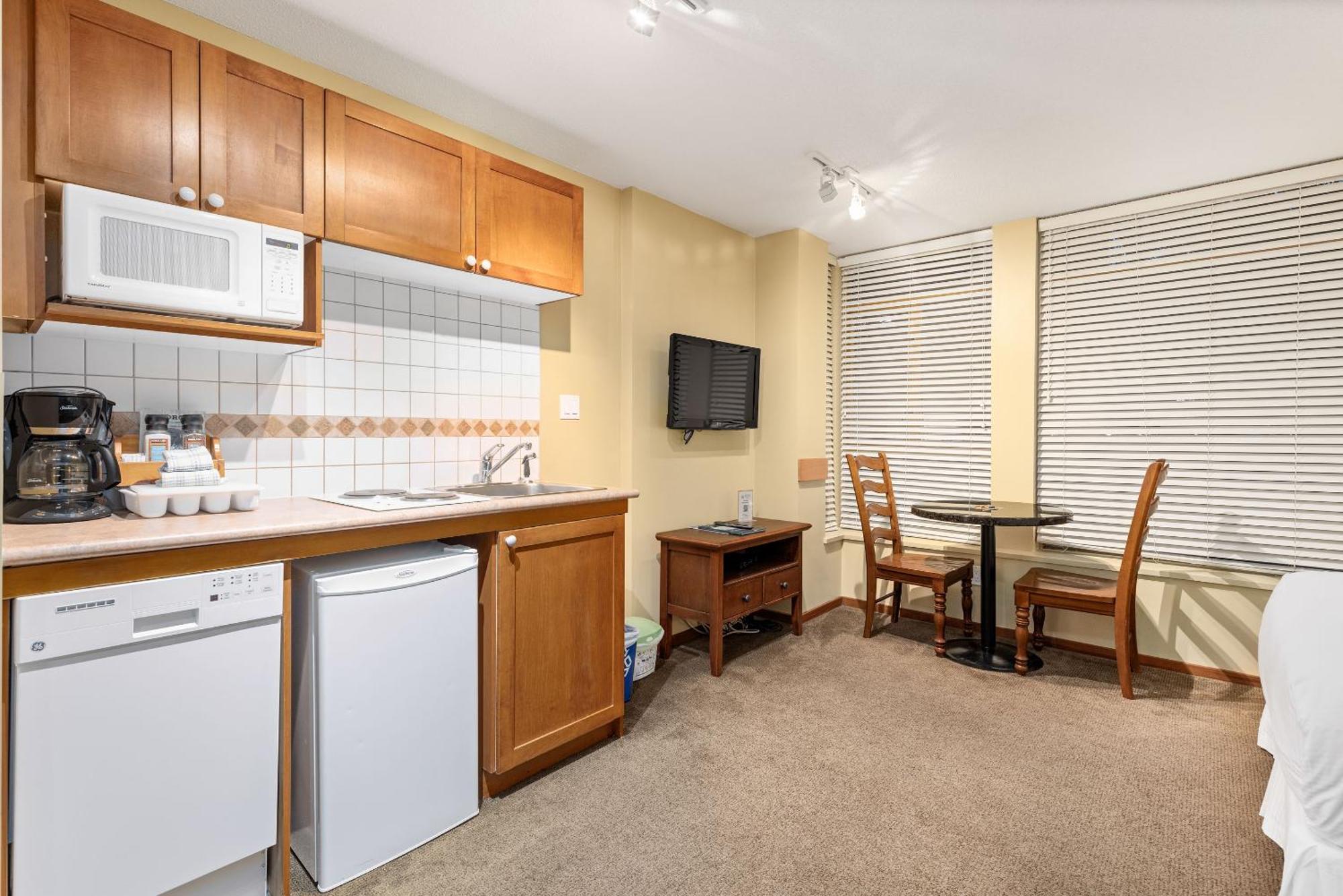 Spring Summer Special Cascade Lodge Suite Wifi 2 Hot Tubs Pool Gym Sauna Ski & Bike Storage Room 惠斯勒 外观 照片